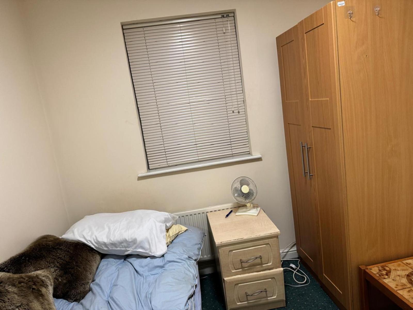 Natural Full Flat Near Station With Private Toilet Shower Kitchen In Central London