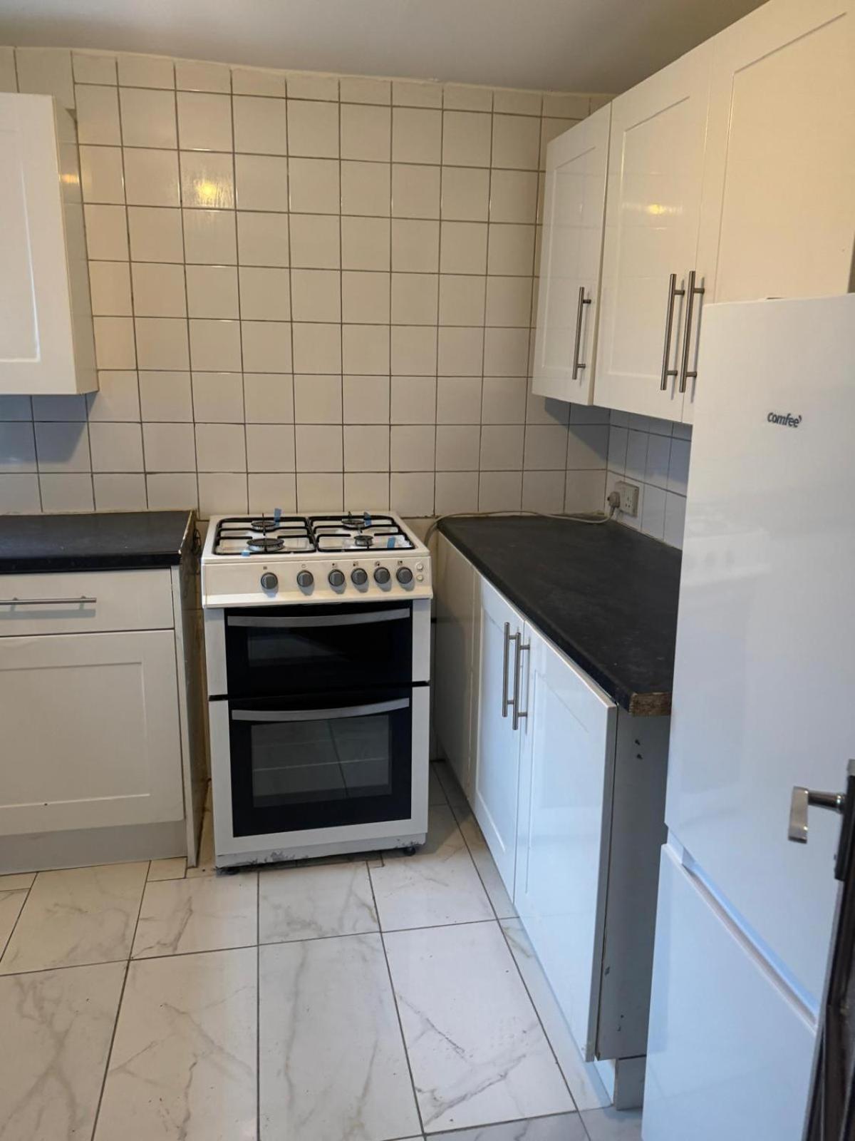 Natural Full Flat Near Station With Private Toilet Shower Kitchen In Central