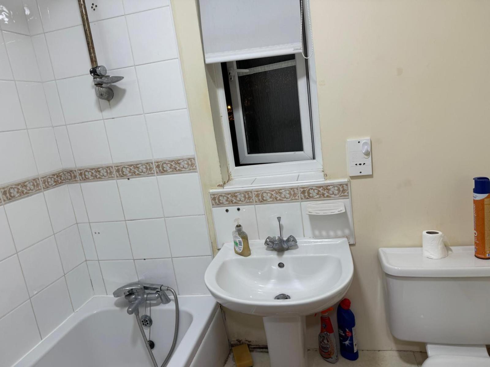 Natural Full Flat Near Station With Private Toilet Shower Kitchen In Central