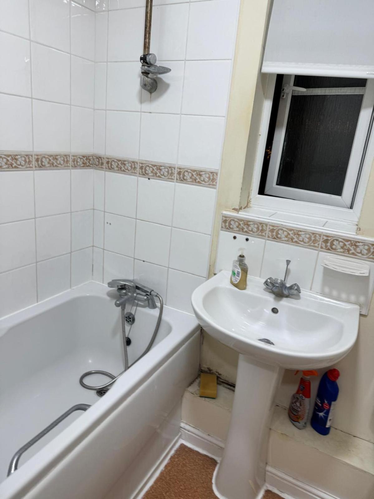 Natural Full Flat Near Station With Private Toilet Shower Kitchen In Central Londra