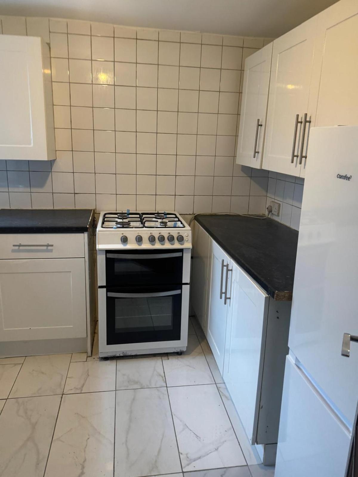 Natural Full Flat Near Station With Private Toilet Shower Kitchen In Central * Londra