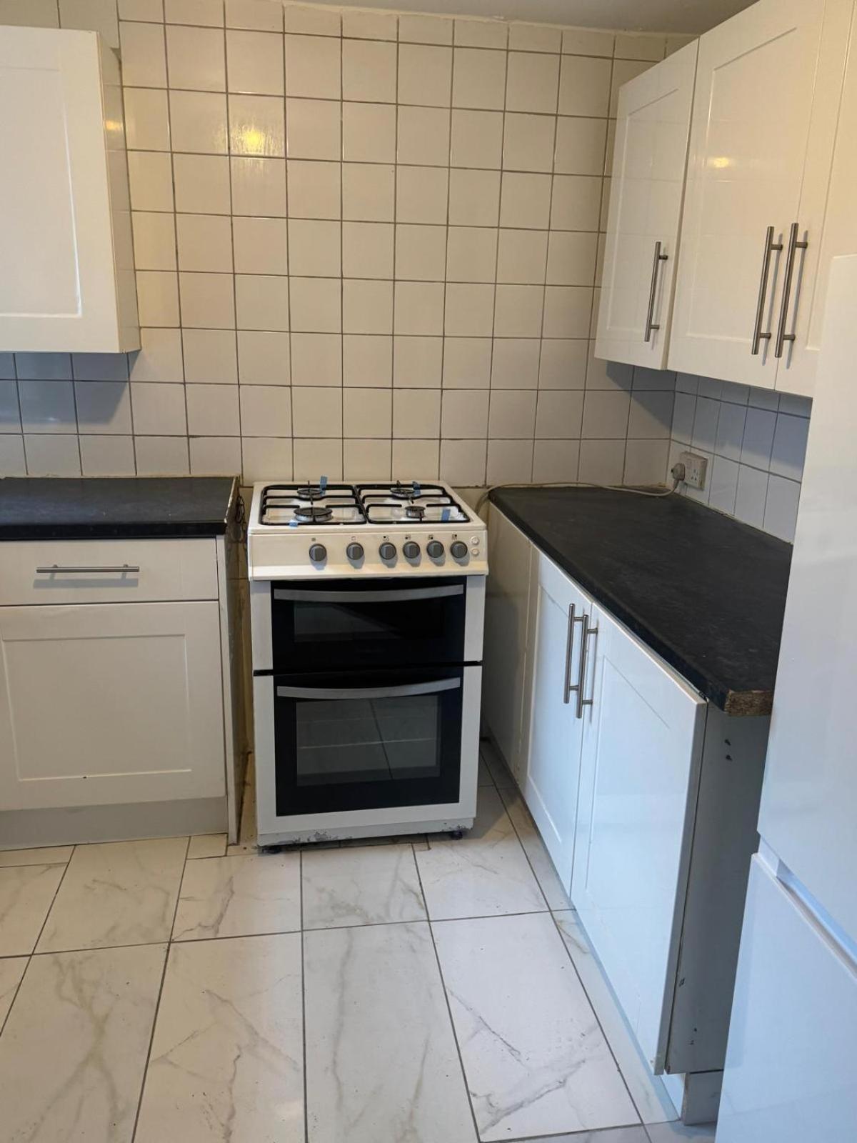 Appartamento Natural Full Flat Near Station With Private Toilet Shower Kitchen In Central Londra