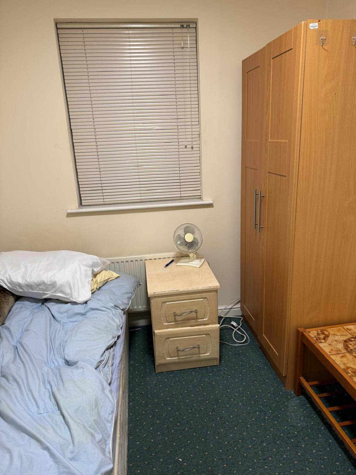 Natural Full Flat Near Station With Private Toilet Shower Kitchen In Central * Londra